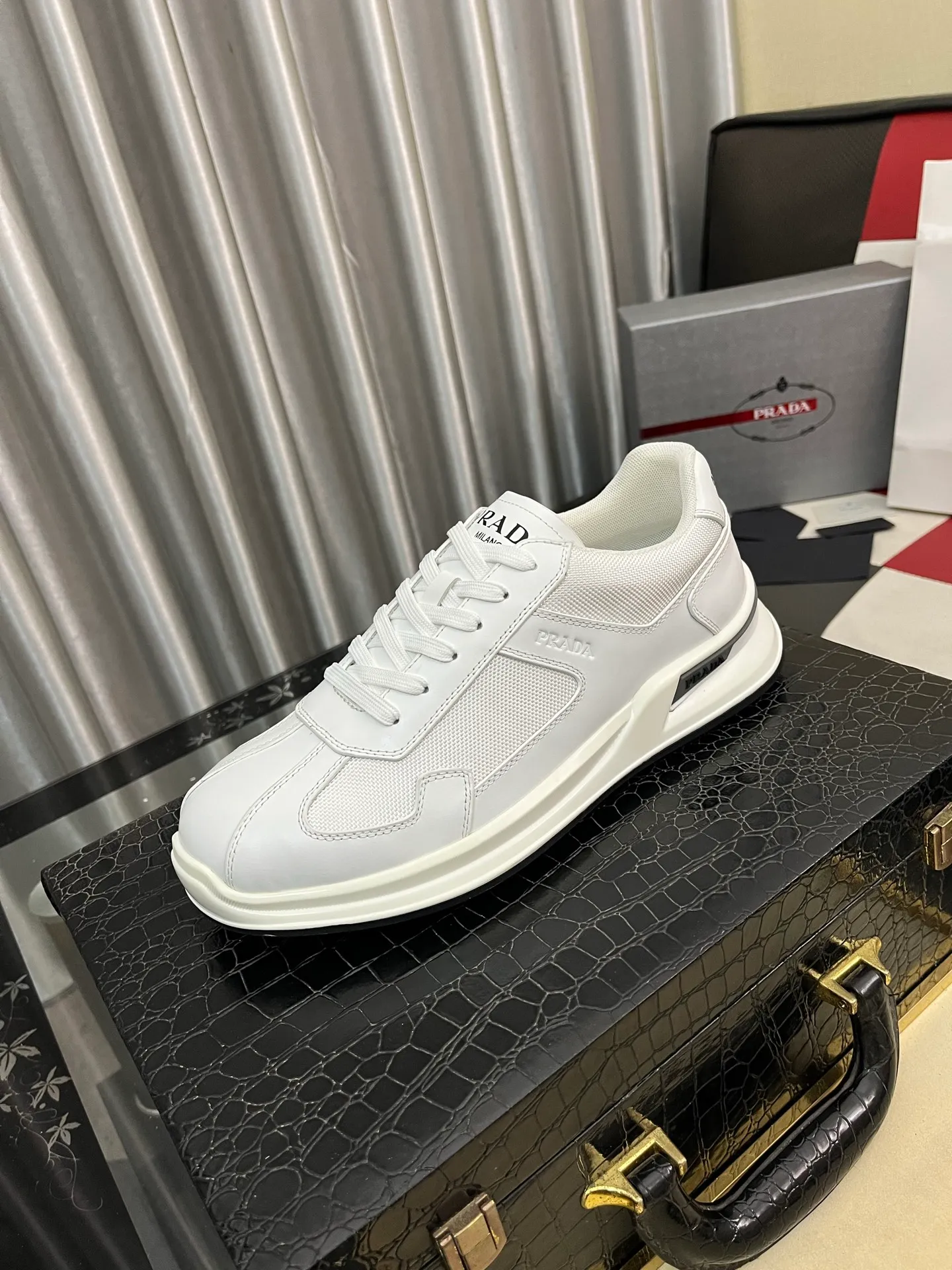 Men's shoes 💰600⌚️⌚️【PRADA】Prada casual shoes, originally developed 1:1, made of high-mercerized cowhide with imported cowhide, silk sheepskin lining, rubber outsole, comfortable and soft on the foot, size: 38-442️⃣Colors available